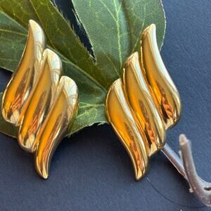 Vintage 1980 MONET Gold Tone Wing Wave Clip Earrings